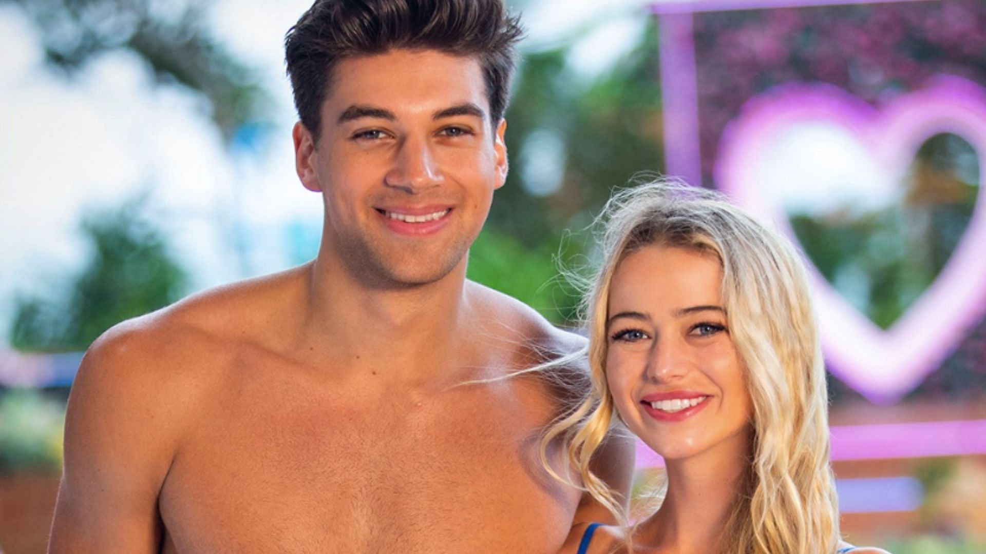 Zac and Elizabeth were the first winners of the show, but split later (Image via Facebook/Love Island USA)